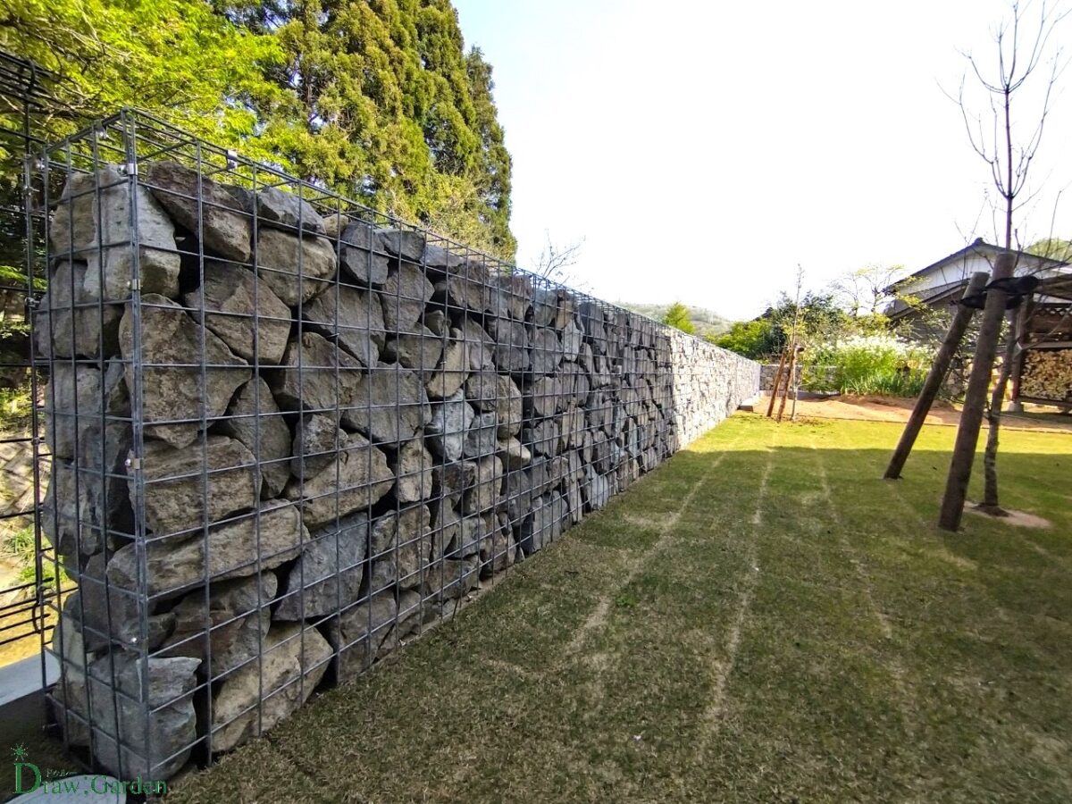 自然と調和するガビオン | 施工事例|Draw:Garden -株式会社北陸園芸-|石川県金沢市・能美市など加賀地方を中心にエクステリア ...