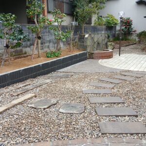 既存の庭木を活かした庭リフォーム
